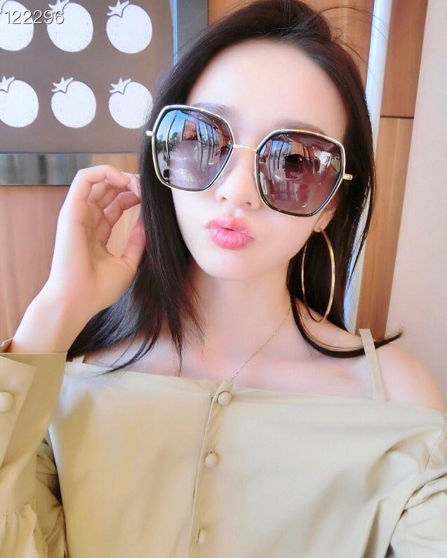 DIOR-迪奧 D家新款偏光墨鏡 高清寶麗來偏光鏡片 女款太陽鏡  lly1091